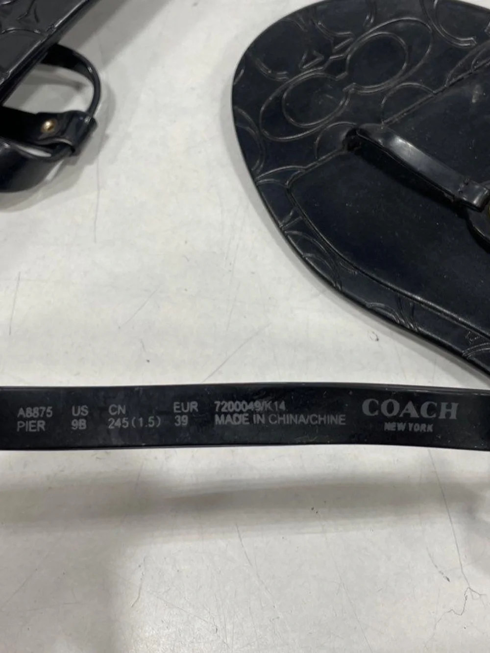 COACH Pier Shiny Jelly T-Strap Charm Jelly Thong Sandals Flip Flops